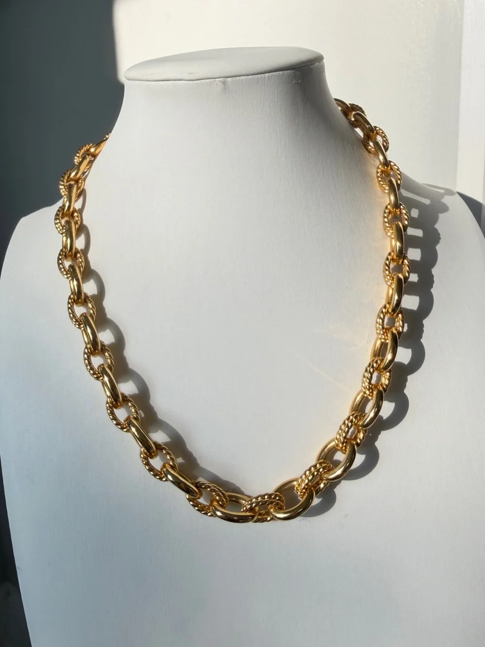 ~18” stainless steel gold tone, thick 12mm statement necklace!